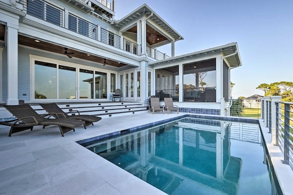 pool living area