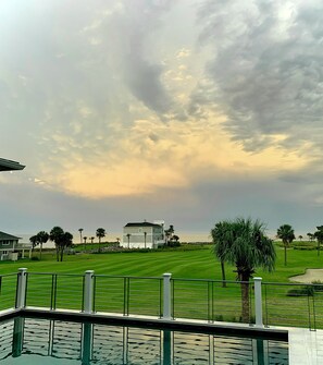 حمّام سباحة خارجي، حمّام سباحة مُدفَّأ