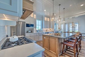 ثلاجة، ميكروويف، فرن، موقد طهي مسطح