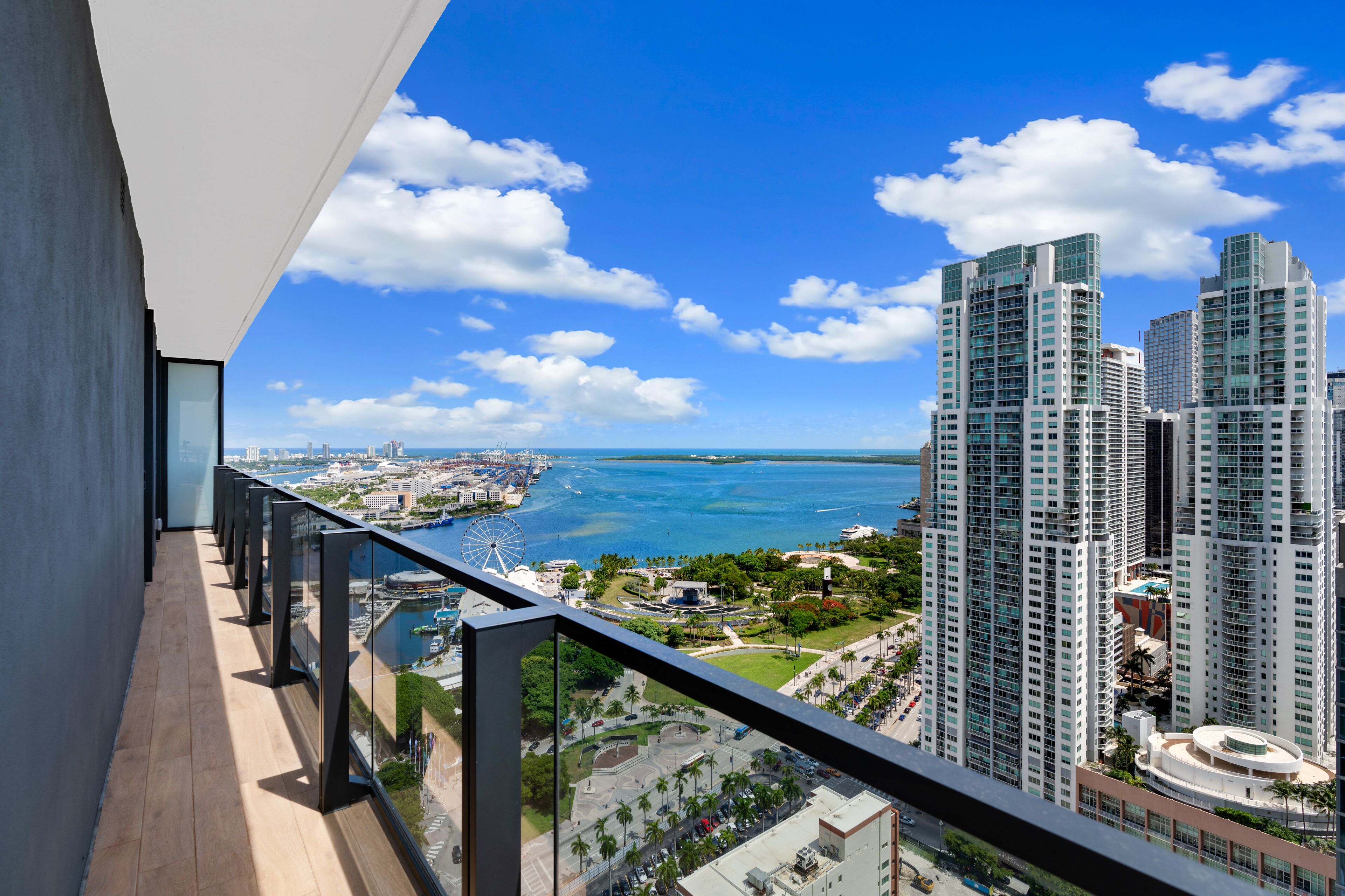 City View Three Bedroom Suite with King/Queen/Two Twins ADA | Balcony view