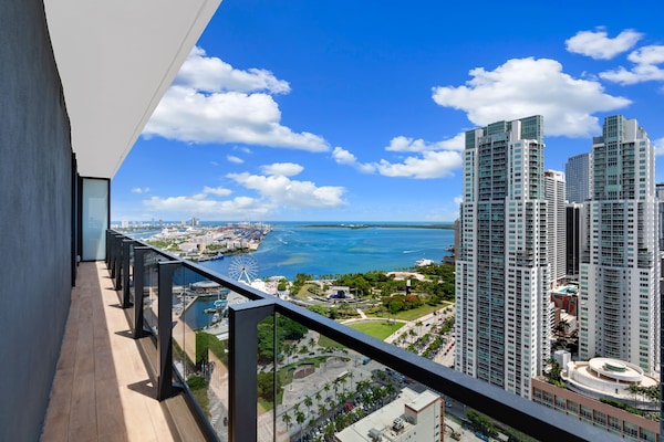 City View Three Bedroom Suite with King/Queen/Two Twins ADA | Balcony view