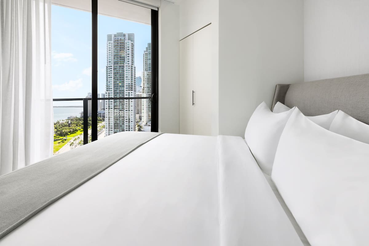 2 bedrooms, hypo-allergenic bedding, Tempur-Pedic beds, minibar