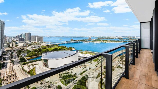 A balcony with a view of a cityscape, including a large stadium, a bridge, and a body of water. - The Elser Hotel Miami (Miami)