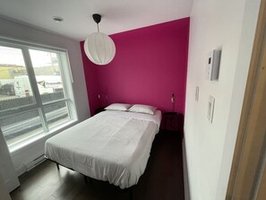 Tabla de planchar con plancha, cuna de viaje y wifi gratis