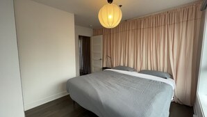 Unclassified image, 4 of 14, button - New*2 Br*King and Queen* 1gbps Wi-Fi*private patio (Montréal)