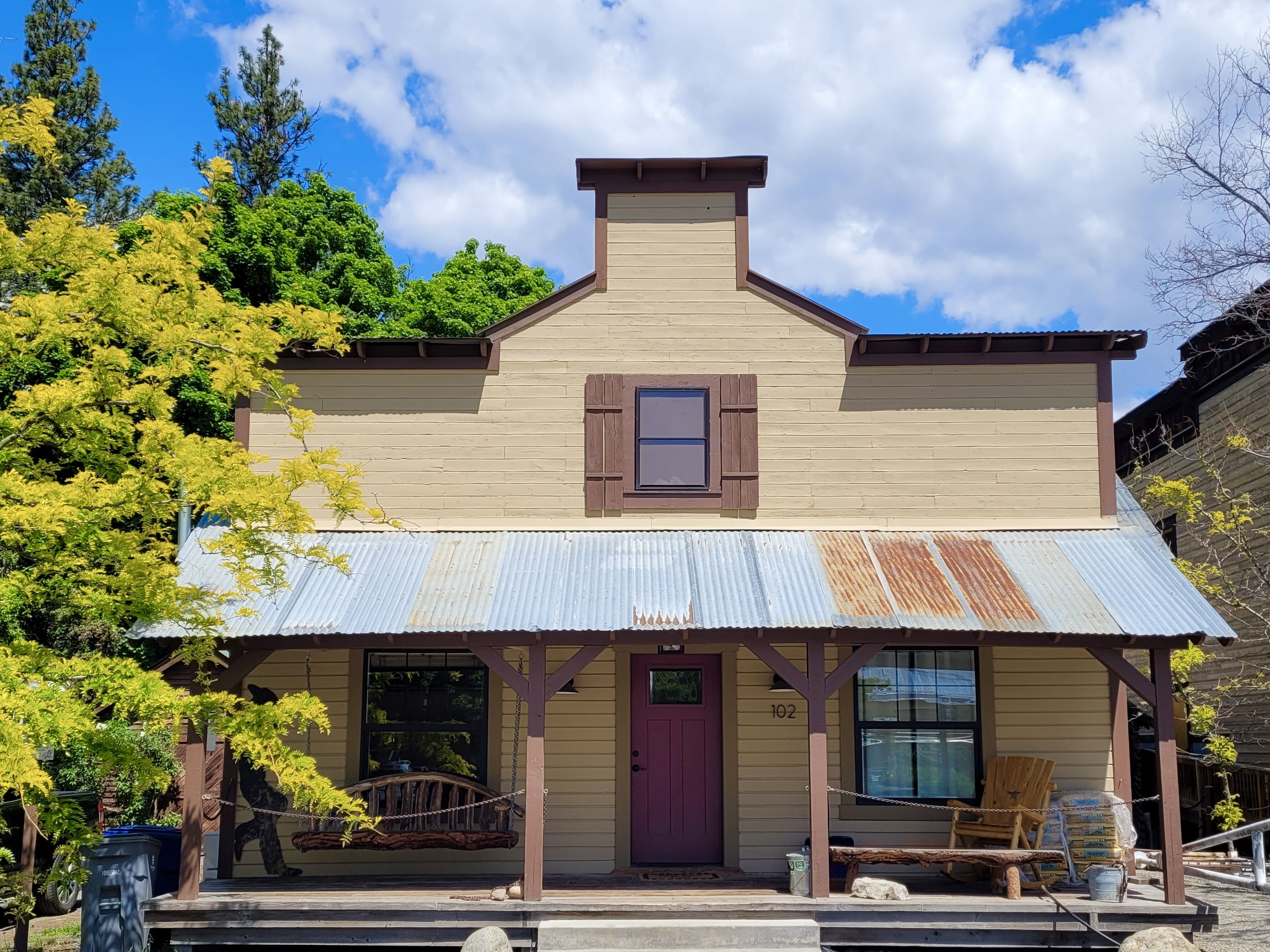 Libby's Landing-Riverfront, Dog Friendly in Downtown Winthrop!