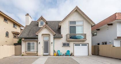 Your "Carlsbad Cottage" Awaits! Steps from beach!