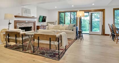 Wood Burning Fireplace, Pet-Friendly - Saltbox 11A