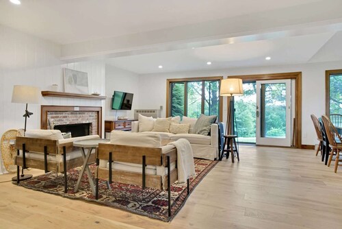 Wood Burning Fireplace, Pet-Friendly - Saltbox 11A