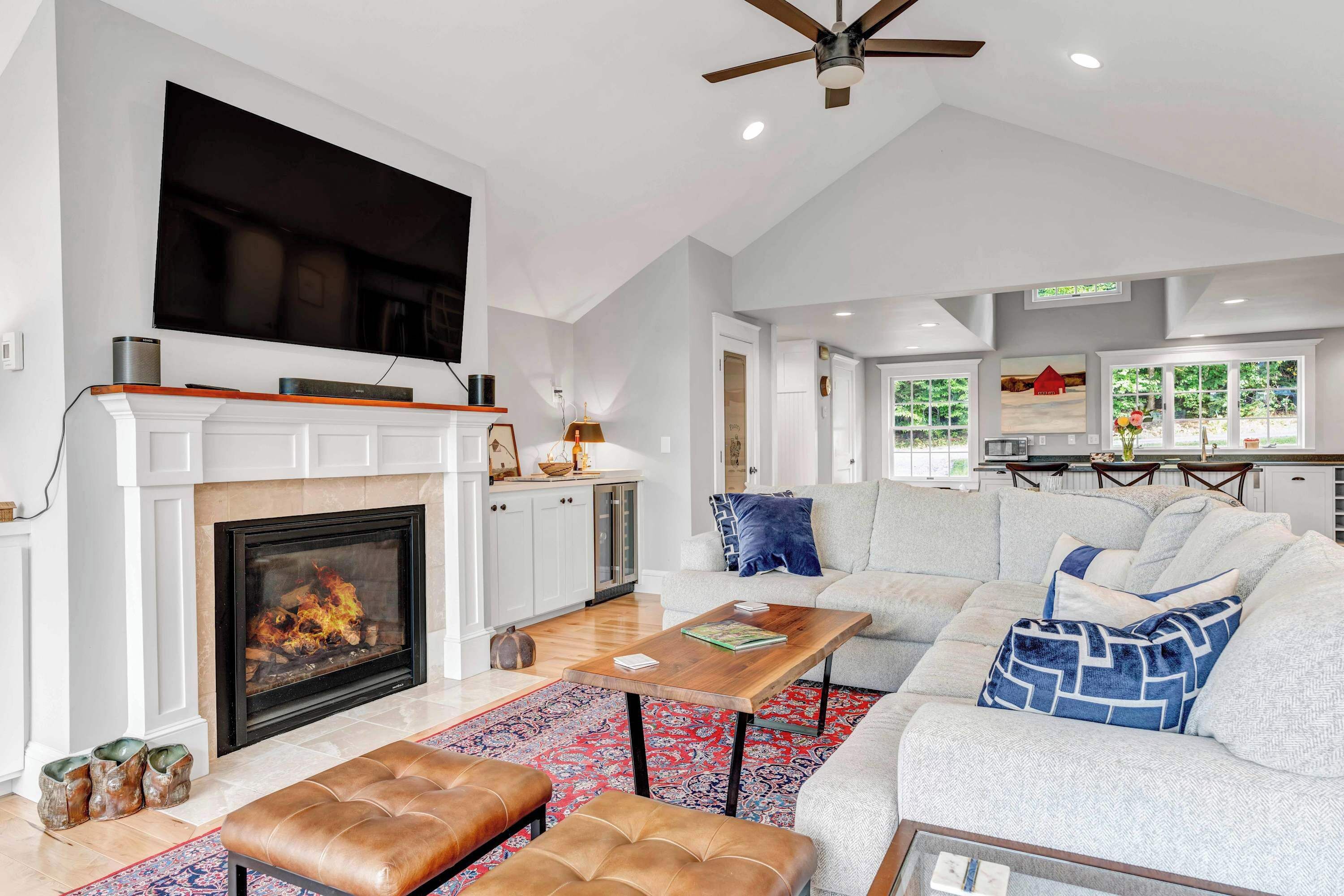 TV, fireplace, offices