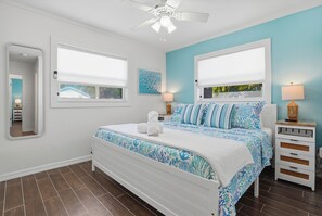 2 bedrooms, iron/ironing board, free WiFi, bed sheets - Great location. Family friendly, heated pool and walk to beach (Holmes Beach)