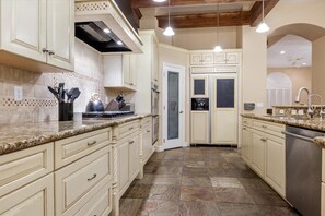 Enjoy cooking in this classic kitchen with an oven and dishwasher.