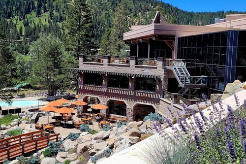 Trey’s Slopeside 1 Bdrm Kitchen@400 Squaw Creek