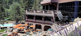 Trey’s Slopeside 1 Bdrm Kitchen@400 Squaw Creek