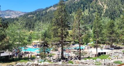 Trey’s Slopeside 1 Bdrm Kitchen@400 Squaw Creek