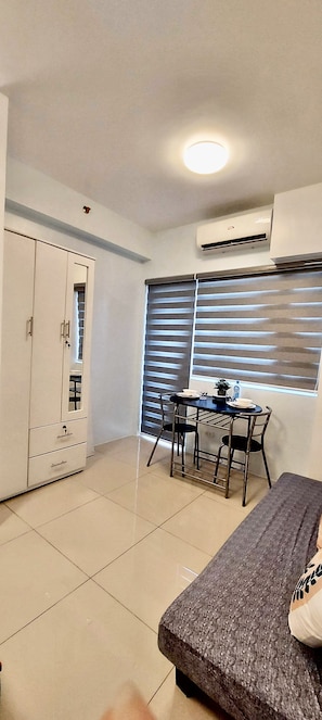 Superior Studio Suite | Memory foam beds, blackout drapes, iron/ironing board, free WiFi