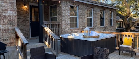 Outdoor spa tub