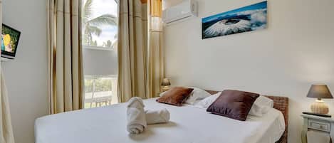 2 dormitorios, tabla de planchar con plancha, cuna de viaje