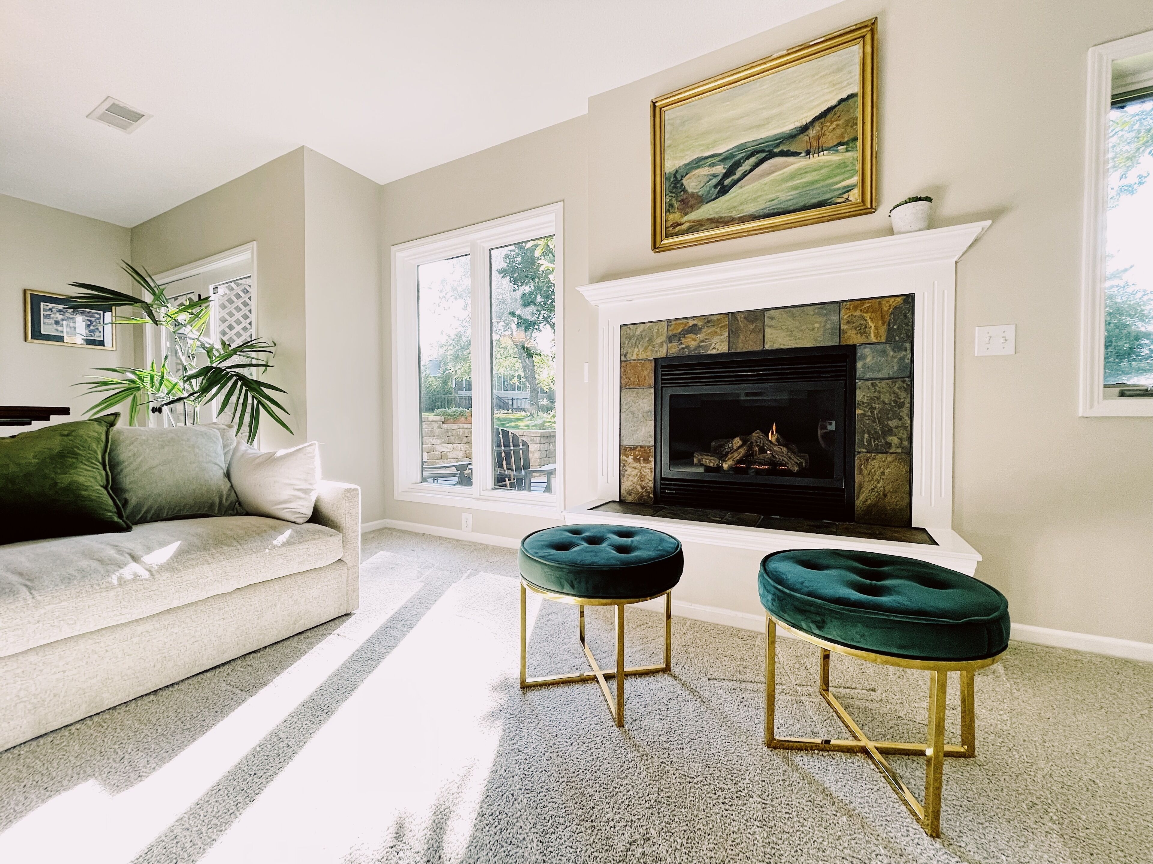 Peaceful  Oasis in the burbs w/fireplace!