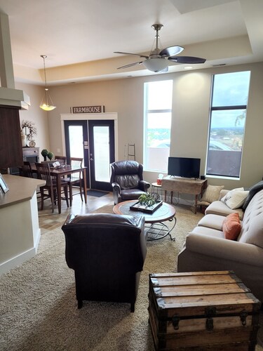 Hilltop Villa: Stunning country views ★ 2 Bed 1.5 Bath