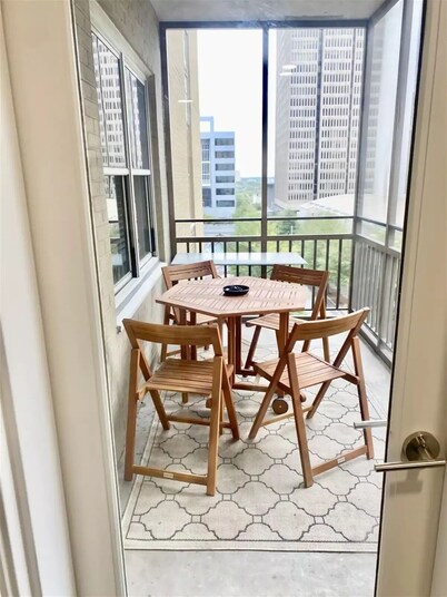 6K Stunning New Modern Condo w/ Private Balcony