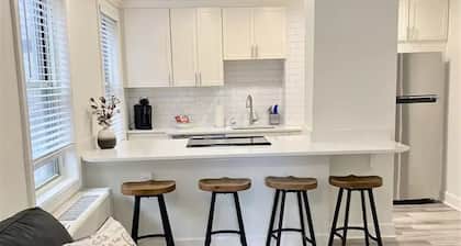 6K Stunning New Modern Condo w/ Private Balcony