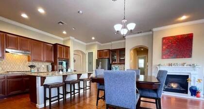 One Story, Pet & Family Friendly, Fireplace