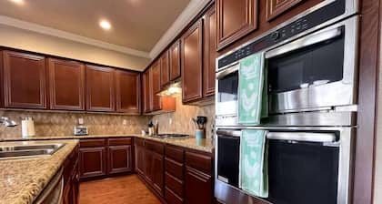 One Story, Pet & Family Friendly, Fireplace