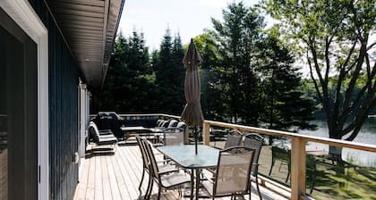Beautiful Waterfront 4 Season Lake House