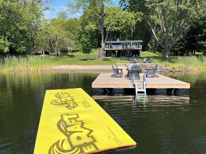 Beautiful Waterfront 4 Season Lake House