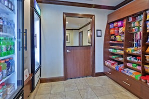 Gift shop - Free Breakfast, Indoor Pool, Shared BBQ Area (Indianapolis)