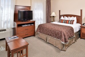 Free WiFi, bed sheets - Free Daily Breakfast, Pool + Hot Tub Access (Albuquerque)