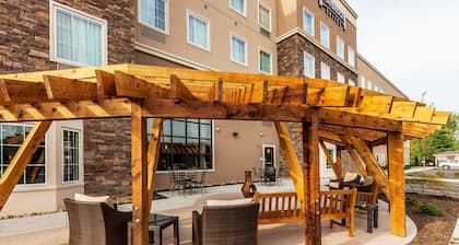Studio Suite in Knoxville | Shared Outdoor Pool