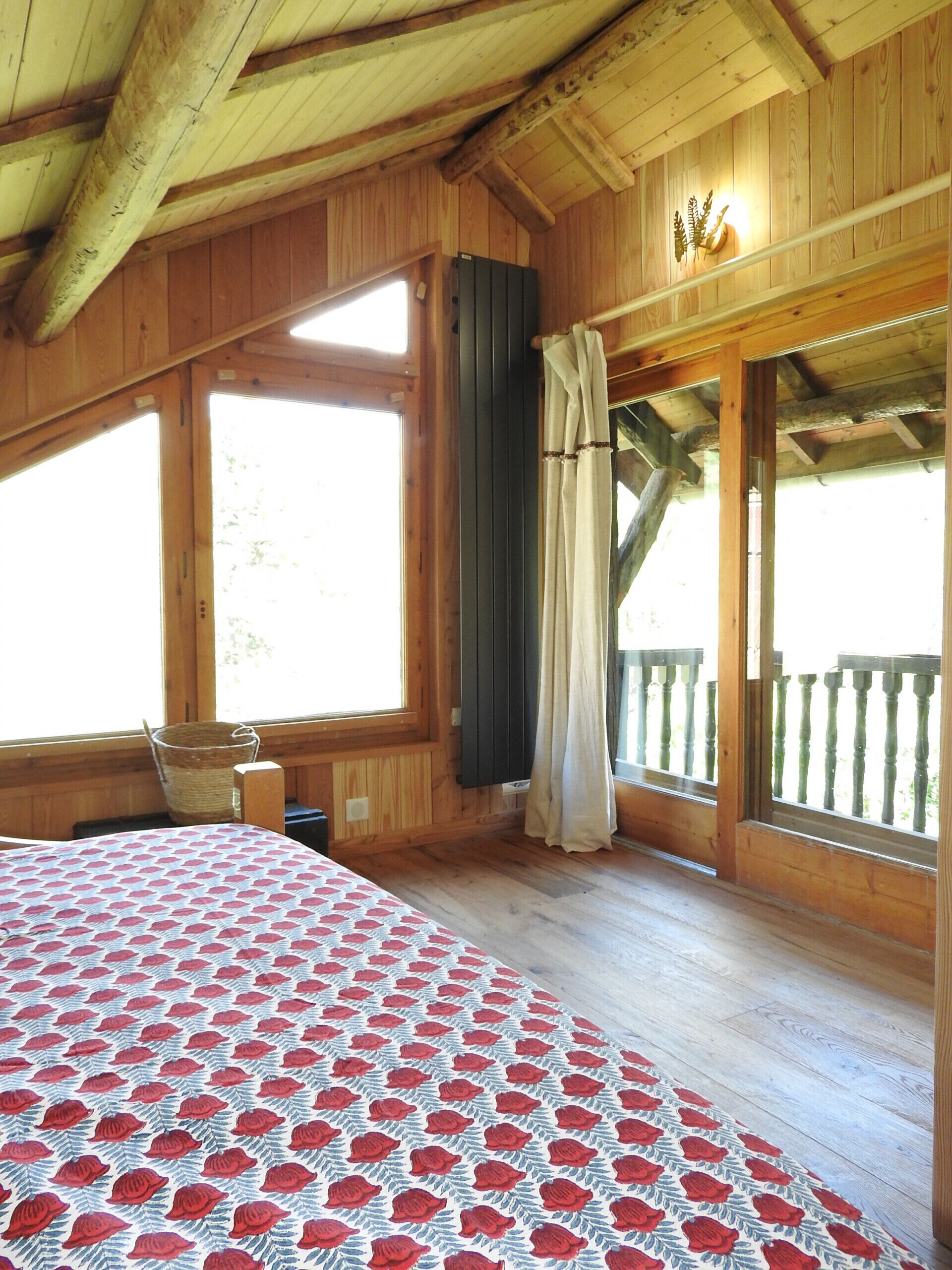 5 bedrooms, iron/ironing board, free WiFi, bed sheets