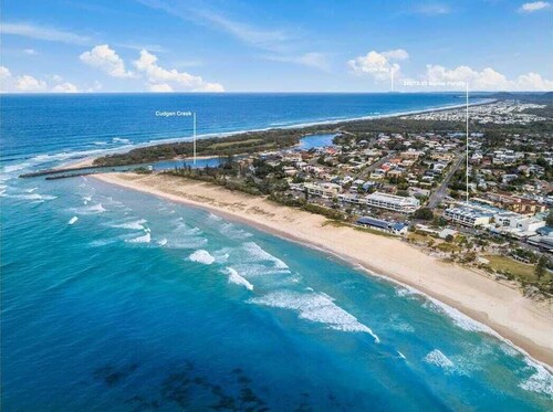 3 Bedroom Central Beachside Kingscliff Apartment with Pool