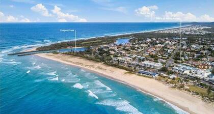 3 Bedroom Central Beachside Kingscliff Apartment with Pool