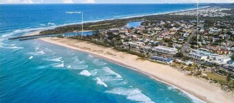 3 Bedroom Central Beachside Kingscliff Apartment with Pool