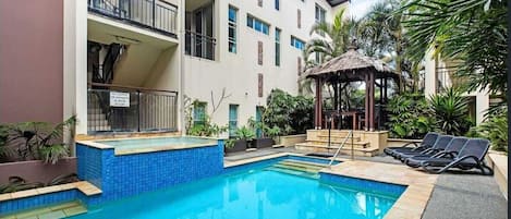 Piscine extérieure, piscine chauffée