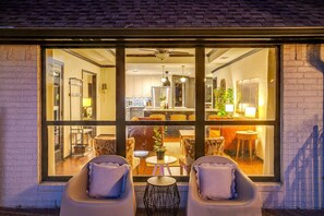 المنشأة من الداخل