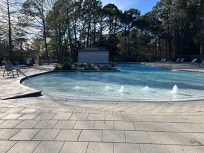 Alberca al aire libre y alberca climatizada