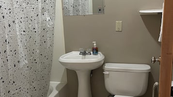 Combined shower/tub