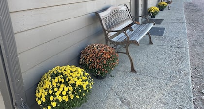 Rockin' E #4 - clean, updated motel room