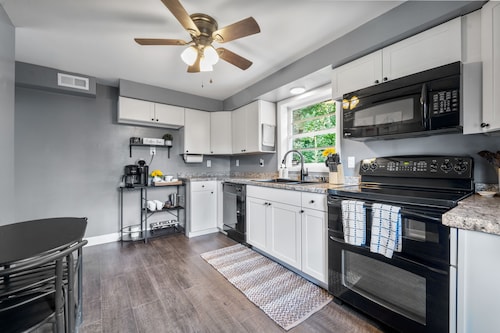 🔥 Hottub + 🐕 friendly + 🏔️ view + Skyline Dr + Wineries