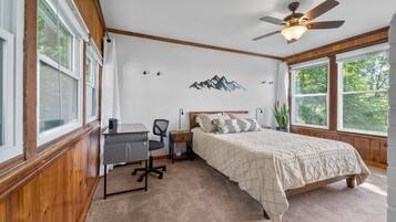 3 chambres, bureau, fer et planche à repasser, lit parapluie