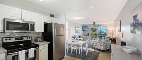 Refrigerador, microondas, horno, placa de cocina