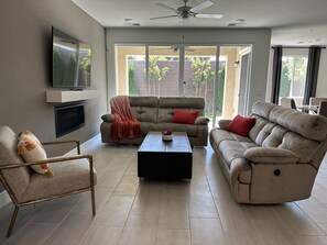 Smart TV, fireplace