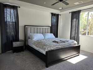 4 soverom, safe på rommet, strykejern/-brett og wi-fi (inkludert)