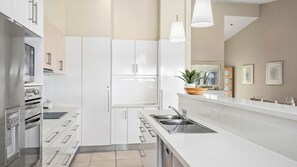 Microwave, oven, stovetop, dishwasher - Stylish Family Apartment (Avoca Beach)