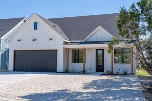 Exterior - Christmas Decored | Heated Plunge Pool | Game Room (Canyon Lake)