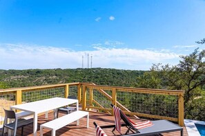 Outdoor dining - Heated Plunge Pool | Firepit | Sleeps 10 | Views (Canyon Lake)